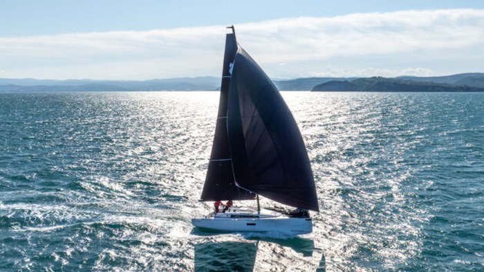 Beneteau First 36 SE — носовая часть