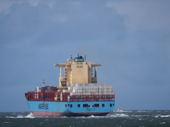 Maersk Lima выходит из Роттердама