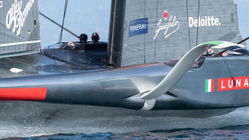 AC75 Luna Rossa на тренировке