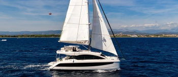 Aquila 45 Sail под парусами