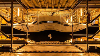 Ferrari Hypersail — корпус в цехе