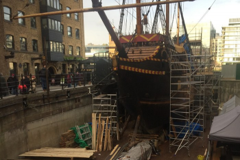 The Golden Hinde в сухом доке