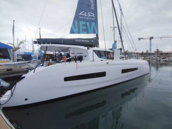 Outremer 48 у причала