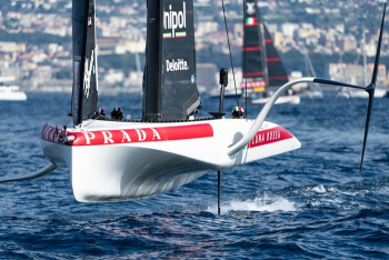 Luna Rossa в Неаполе — кадр 1