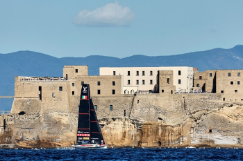 Luna Rossa в Неаполе — кадр 4